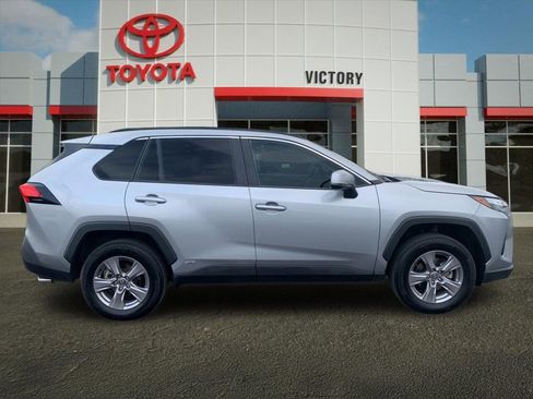 Used 2025 Toyota RAV4 XLE AWD/4WD image 6