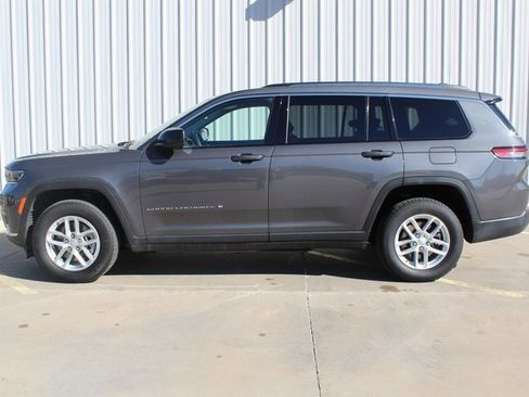 Used 2023 Jeep Grand Cherokee L Laredo image 2