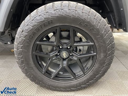 Used 2025 Jeep Gladiator Sport image 29