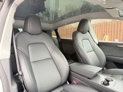 Used 2023 Tesla Model Y AWD image 25