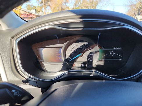 Used 2015 Ford Fusion SE w/ Equipment Group 202A image 10