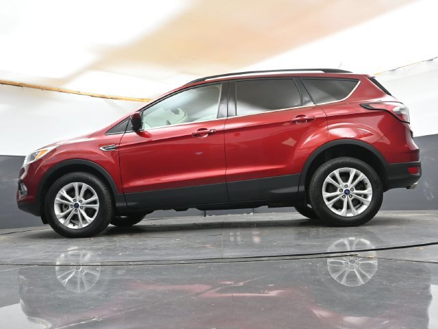 Used 2018 Ford Escape SE w/ SE Sync 3 Package AWD/4WD image 31