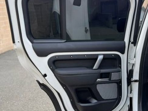 Used 2024 Land Rover Defender 130 X-Dynamic SE AWD/4WD image 21