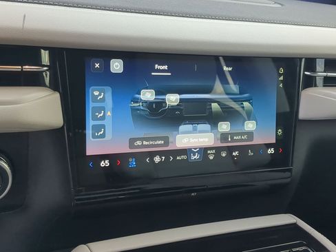 New 2026 Lincoln Navigator L Premier image 18