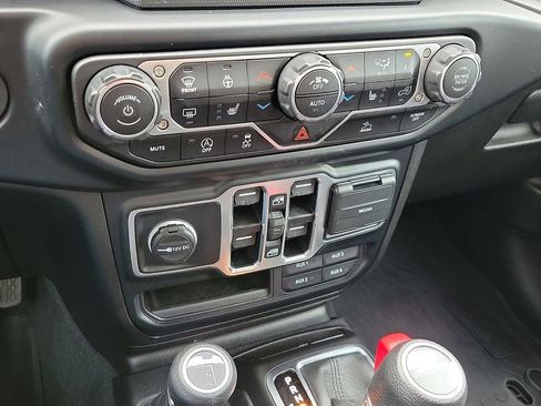 Used 2023 Jeep Gladiator Sport AWD/4WD image 16