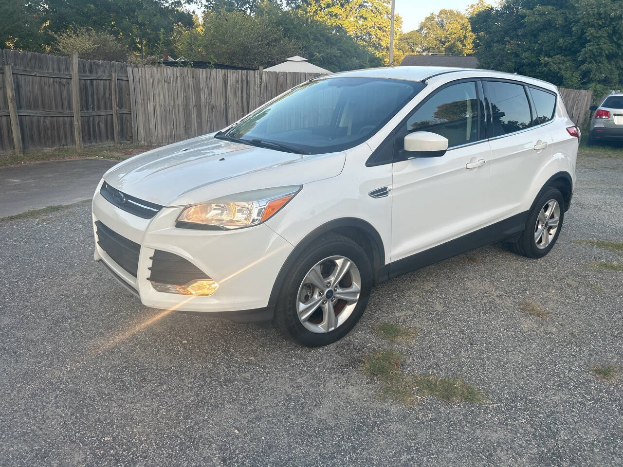 Used 2016 Ford Escape SE AWD/4WD image 2