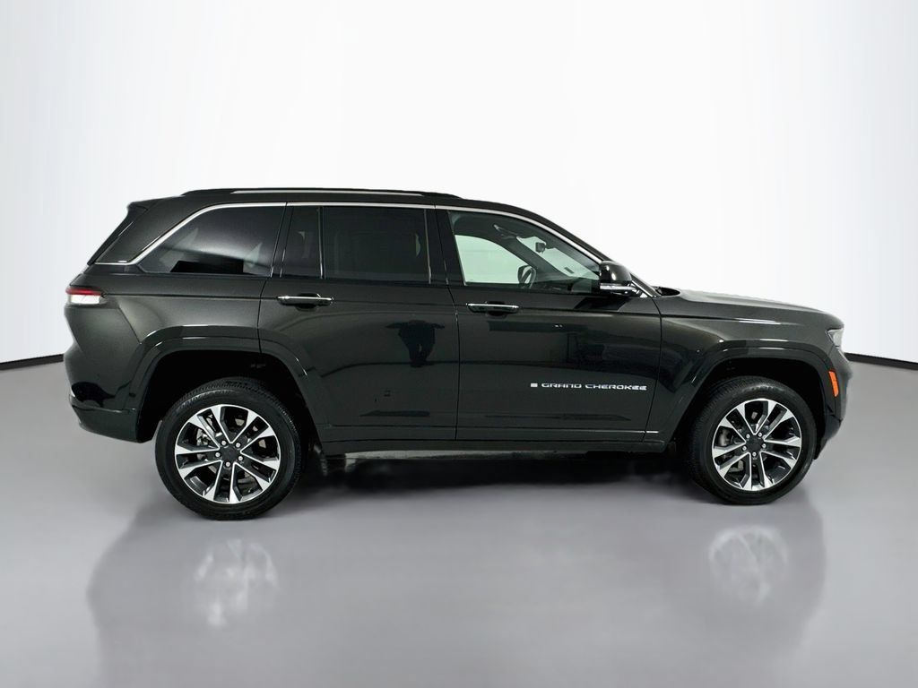 Used 2023 Jeep Grand Cherokee Overland w/ Advanced Protech Group III AWD/4WD image 8
