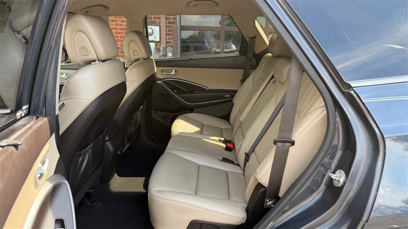Used 2016 Hyundai Santa Fe SE w/ Option Group 02 AWD/4WD image 17