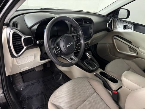 Used 2023 Kia Soul LX w/ Option Group 015 FWD image 15