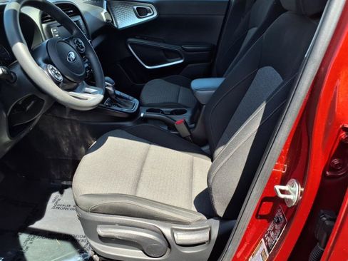 Used 2021 Kia Soul LX image 8