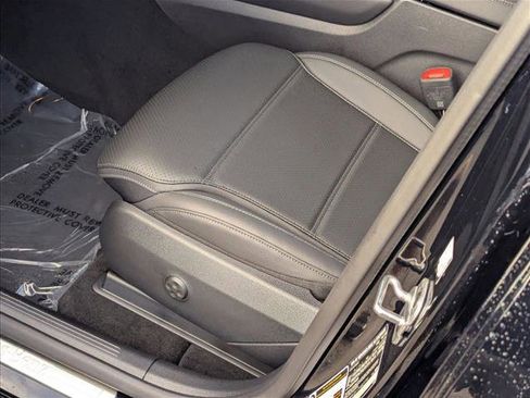 Used 2026 Mercedes-Benz GLC 300 image 4