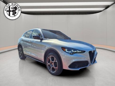 New 2025 Alfa Romeo Stelvio Sprint image 1