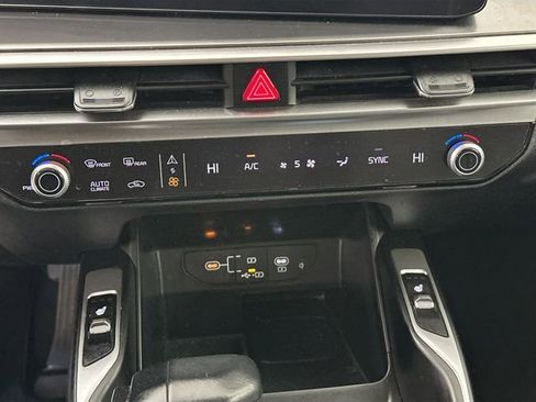 Used 2024 Kia Sorento S image 17