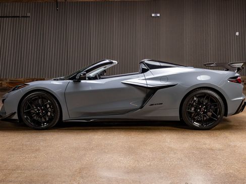 Used 2024 Chevrolet Corvette Z06 image 9