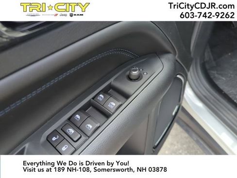 New 2025 Jeep Compass Limited w/ Sun & Sound Group image 11