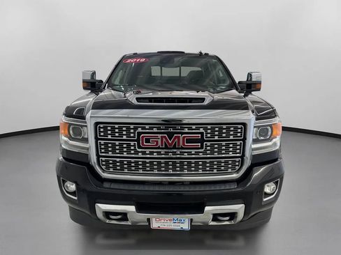 Used 2019 GMC Sierra 2500 Denali w/ Duramax Plus Package AWD/4WD image 2