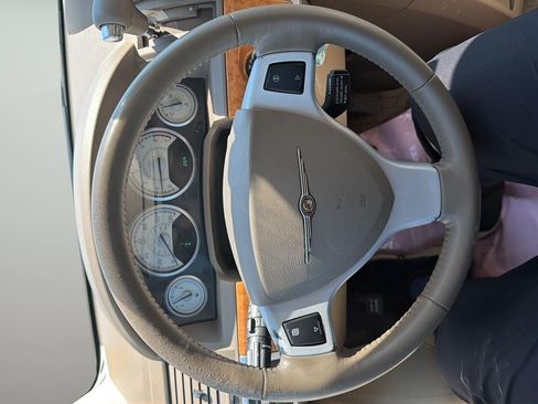 Used 2010 Chrysler Town & Country Limited w/ Entertainment Group #3 FWD image 16