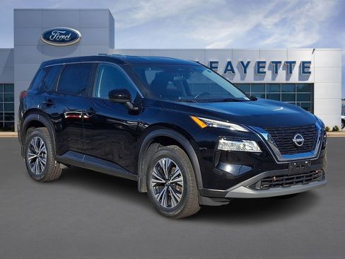 Used 2023 Nissan Rogue SV image 1