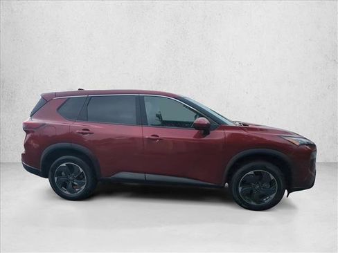 Used 2024 Nissan Rogue SV image 4