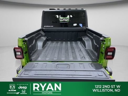 New 2026 Jeep Gladiator Mojave w/ Technology Group AWD/4WD image 13
