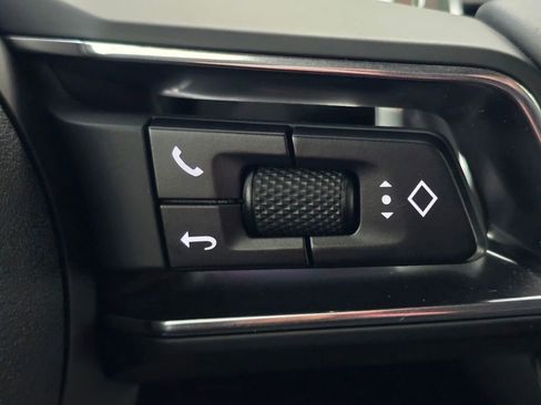 Certified 2025 Porsche Macan image 41