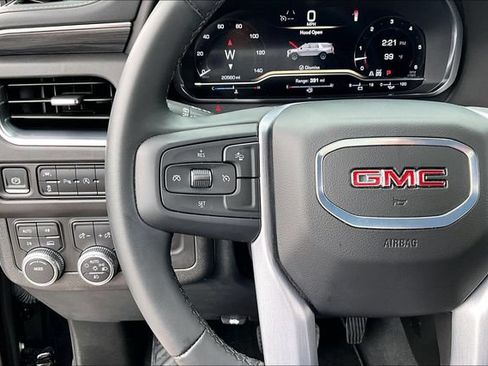 Used 2024 GMC Yukon SLT AWD/4WD image 10