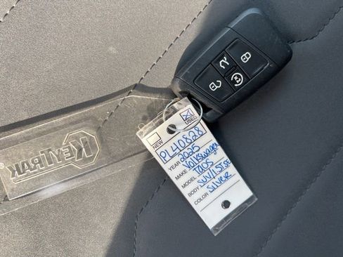 Used 2025 Volkswagen Taos SE image 30