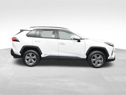 Used 2022 Toyota RAV4 XLE w/ XLE Grade Weather Package AWD/4WD image 6