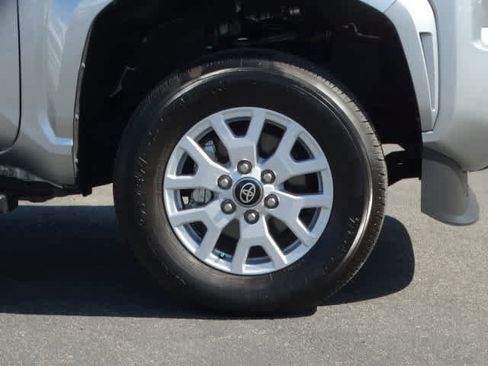 Used 2025 Toyota Tacoma SR image 8