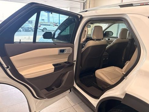 Used 2020 Ford Explorer Platinum w/ Premium Technology Package AWD/4WD image 15