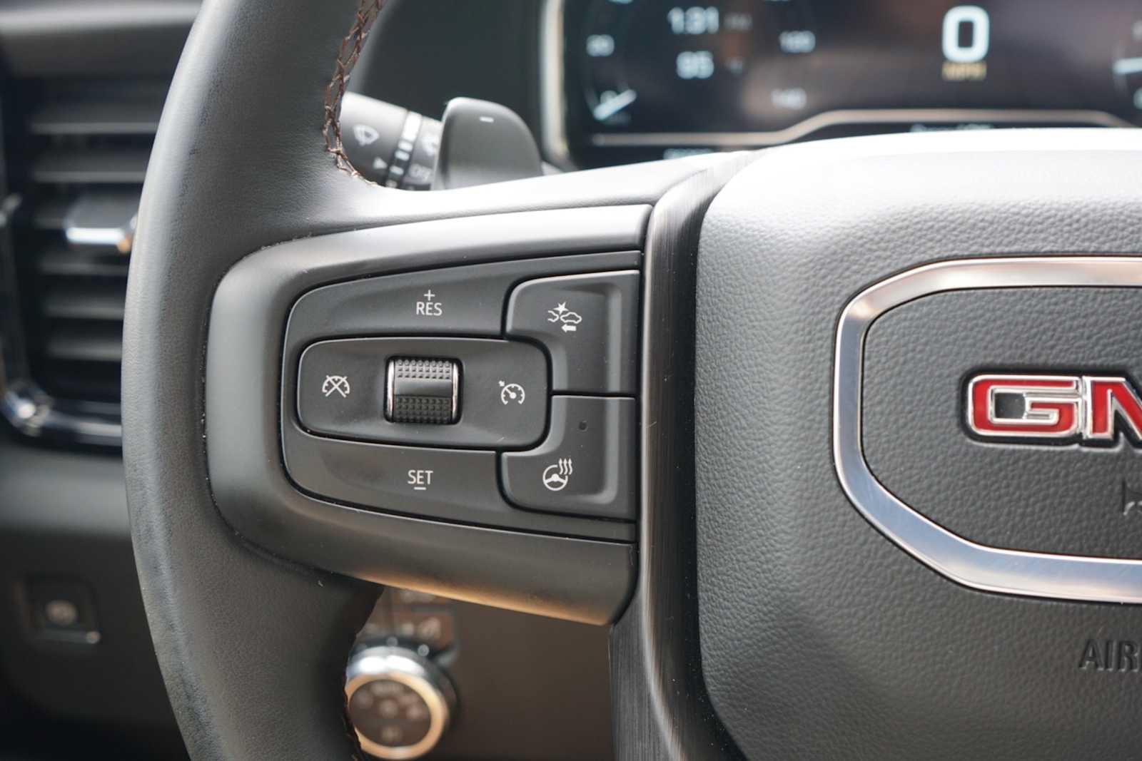 Used 2024 GMC Sierra 1500 AT4 w/ Technology Package AWD/4WD image 14