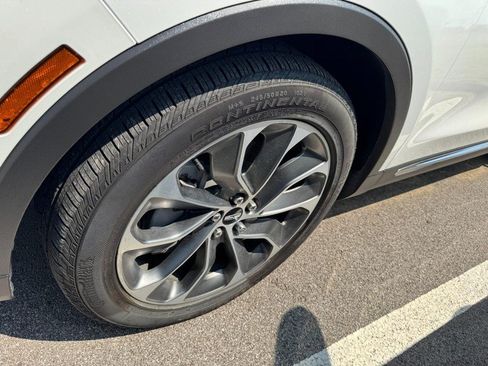 Certified 2022 Lincoln Nautilus Reserve FWD image 4