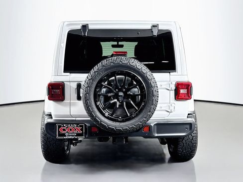 Used 2021 Jeep Wrangler Unlimited Sahara AWD/4WD image 6