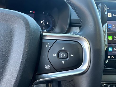 Certified 2025 Volvo XC40 B5 Core image 26