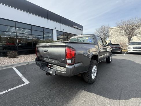 Used 2018 Toyota Tacoma SR w/ SR Convenience Package image 9