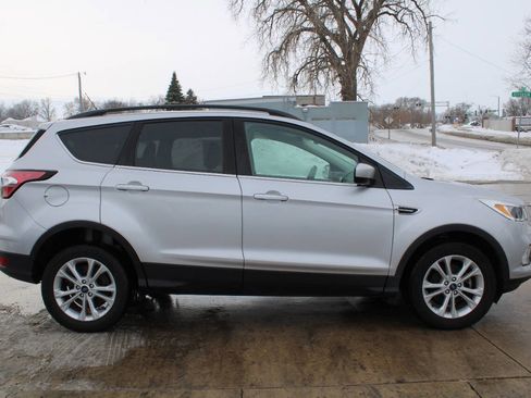 Used 2018 Ford Escape SE w/ SE Sync 3 Package image 3