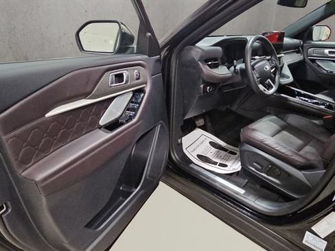Certified 2026 Ford Explorer Platinum w/ LUX Leather Package AWD/4WD image 11