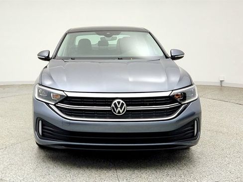Used 2022 Volkswagen Jetta SEL FWD image 2