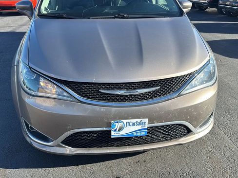 Used 2017 Chrysler Pacifica Touring-L image 21