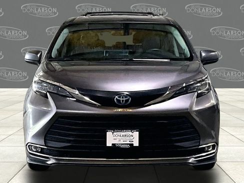 Used 2023 Toyota Sienna XLE w/ XLE Plus Package FWD image 2