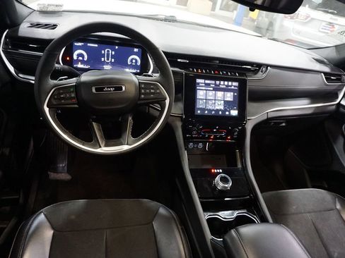 Used 2023 Jeep Grand Cherokee L Laredo image 6