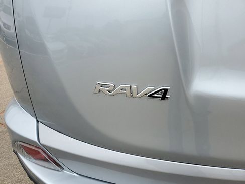 Used 2016 Toyota RAV4 SE image 8