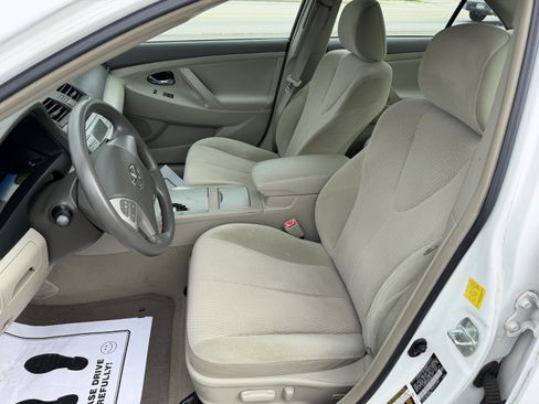 Used 2011 Toyota Camry LE FWD image 10