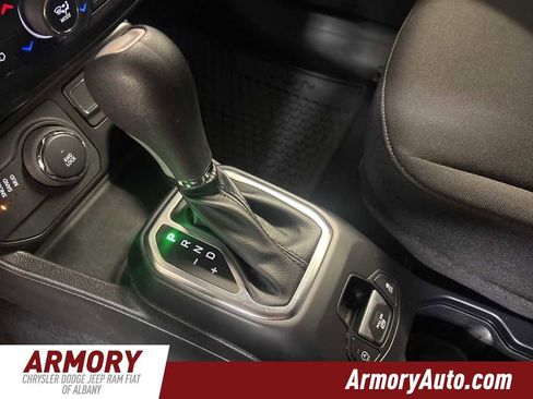 Used 2023 Jeep Renegade Latitude image 21