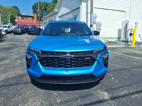 Certified 2025 Chevrolet Trax RS FWD image 2