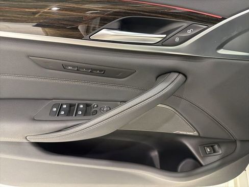 Certified 2023 BMW 530i xDrive w/ M Sport Package AWD/4WD image 10