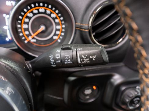 Used 2020 Jeep Wrangler Unlimited Sahara AWD/4WD image 29