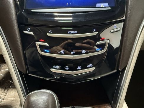 Used 2013 Cadillac XTS image 16