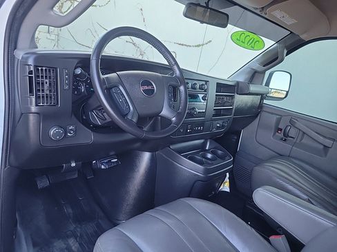 Used 2022 GMC Savana 3500 LS w/ Chrome Appearance Package image 12