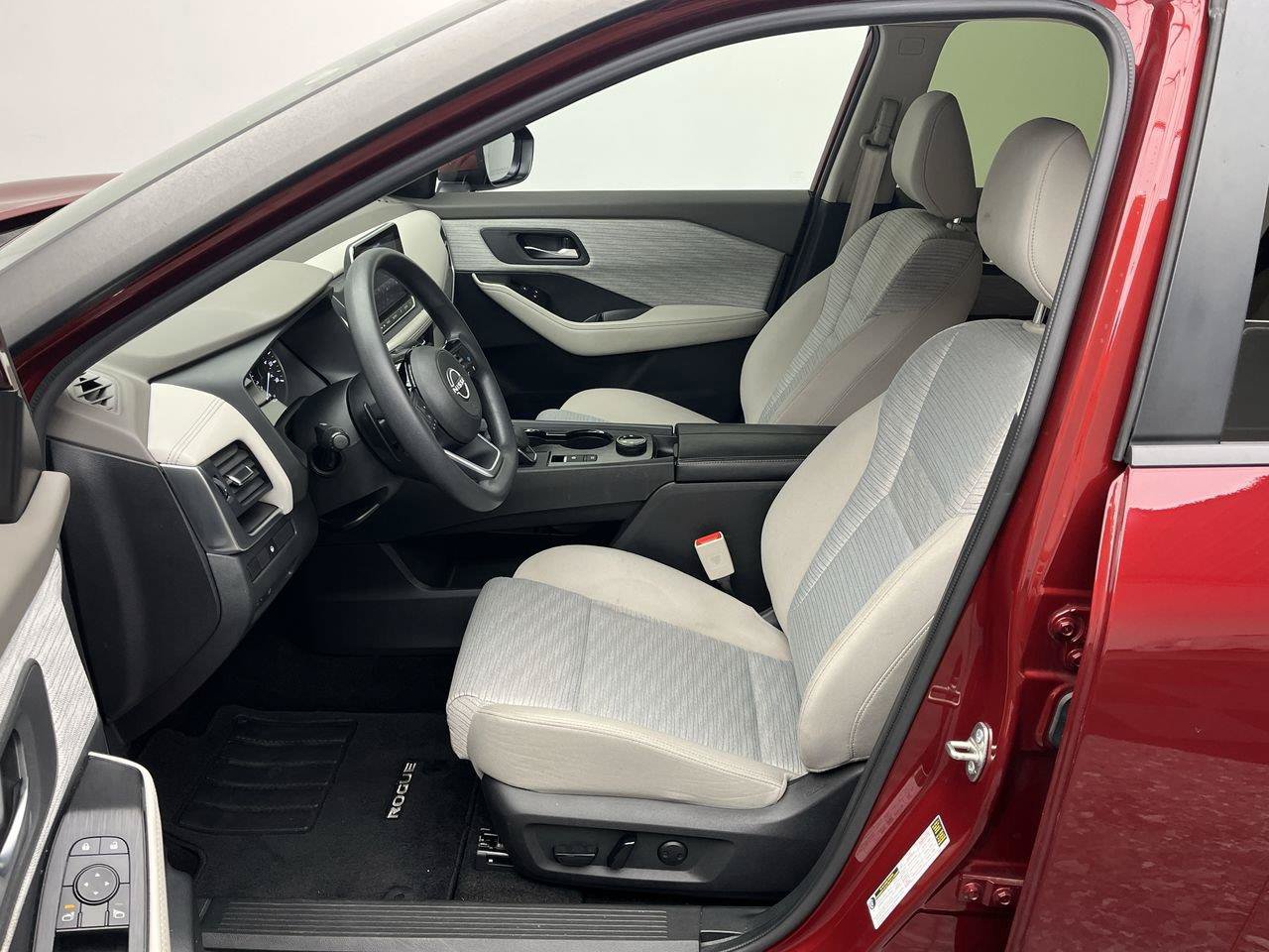 Used 2023 Nissan Rogue SV AWD/4WD image 8